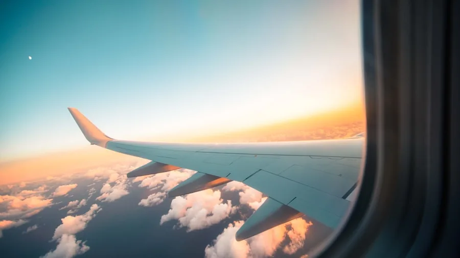 United A321XLR Aircraft Takes Flight With OLED Screens in Every Seat: What Travelers Should Know 3 airplane window passenger view in-flight