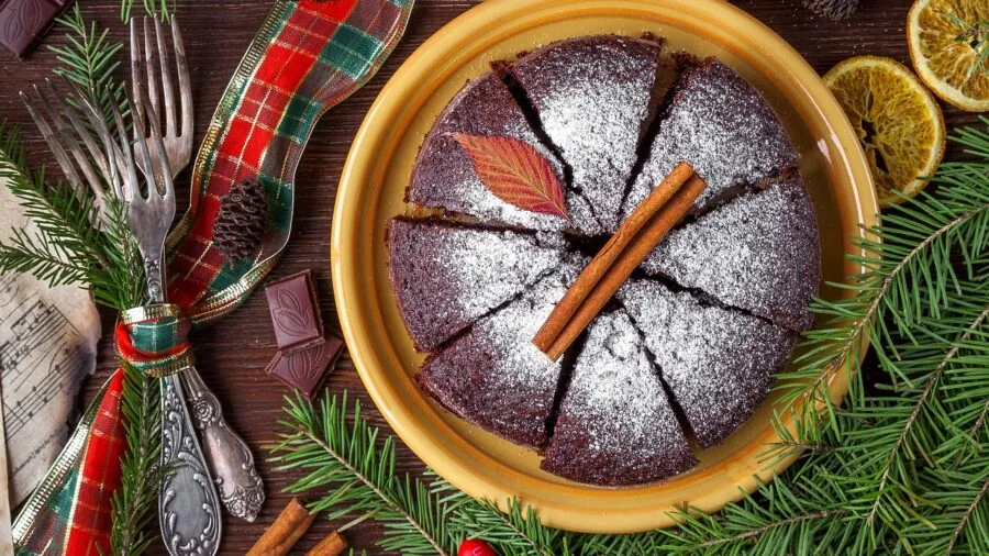 Betty Crocker's New Fall Cake Mixes Deliver Superior Moisture: What Shoppers Need to Know 2 apple cinnamon cake slice close up