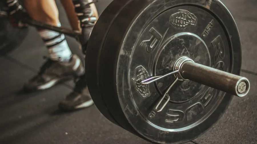 7 Tips to Transform Your Workout and Achieve Body Recomposition 2 athlete deadlifting heavy barbell