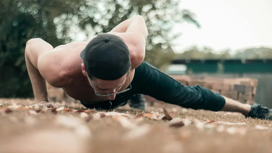 7 Tips for Using Heart Rate Zones to Optimize Your Workout 2 athlete running in hot weather training