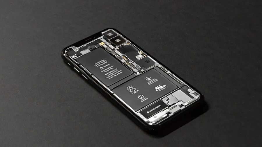 iPhone 18 Release Strategy Splits Lineup: What Shoppers Need to Know 3 battery charging smartphone