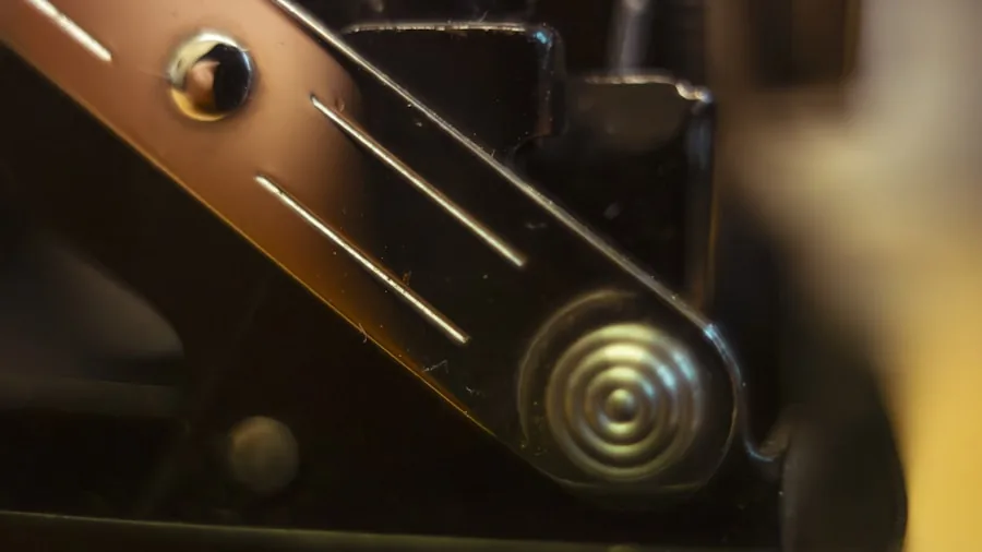 blade safety mechanism close up
