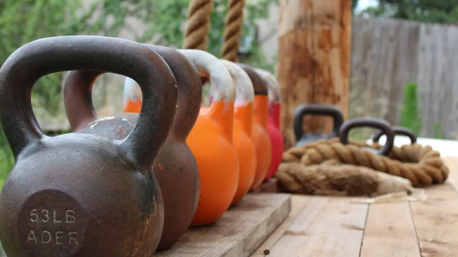 Kettlebell Size Guide for Home Fitness: What Buyers Should Know 2 cast iron kettlebell closeup