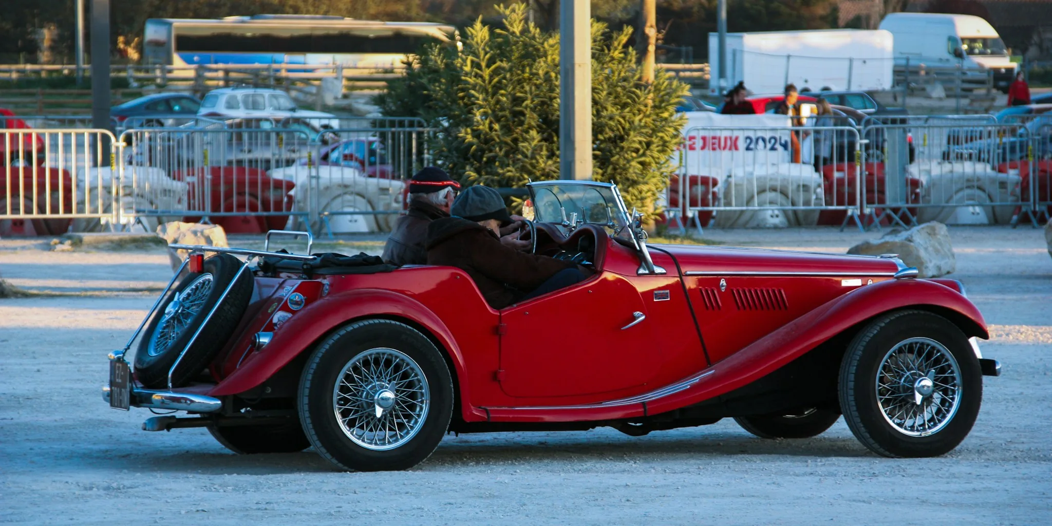 Z4 Becomes Z8 Look-Alike: Budget-Friendly Option for Roadster Lovers