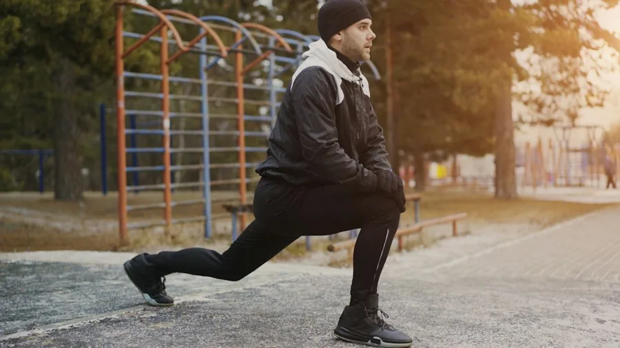 Leg Day Workout for Body Recomposition: Expert Tips for Muscle Gain and Fat Loss 2 dumbbell walking lunge exercise