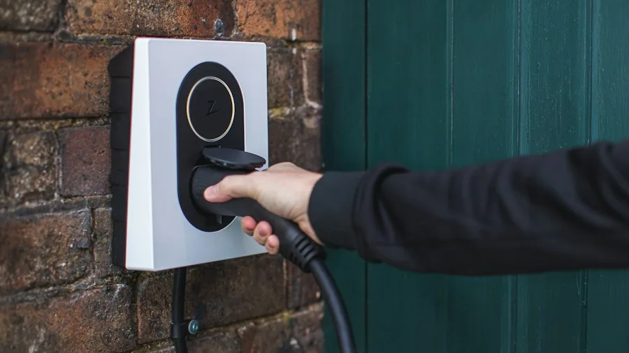 Tesla Model 3 and Model Y Get V2H Bidirectional Charging: What Buyers Should Know 3 electric vehicle powering house