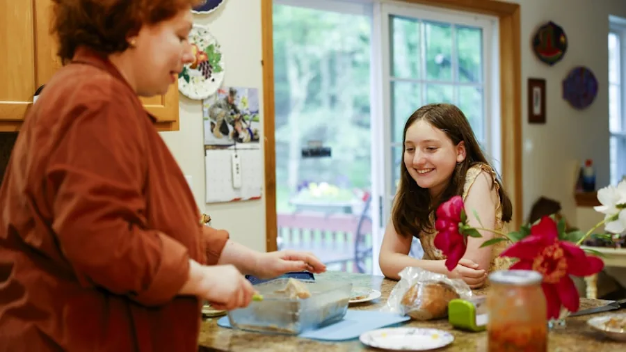The %product_count% Best Slow Cookers 2 Family gathered in kitchen preparing meal together at dining table