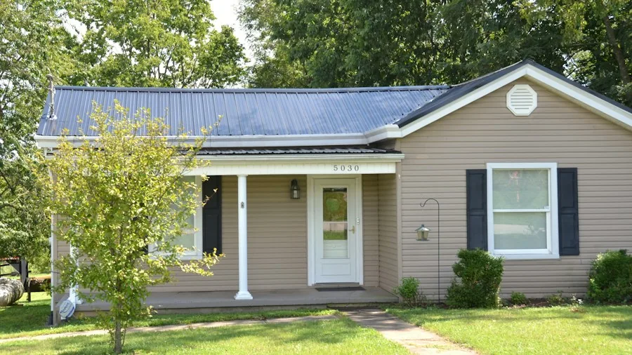 Ford Fathom EV Powers Homes for Under 30K: What Shoppers Should Know 2 family home solar panels battery storage