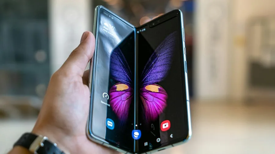 foldable phone hands-free display