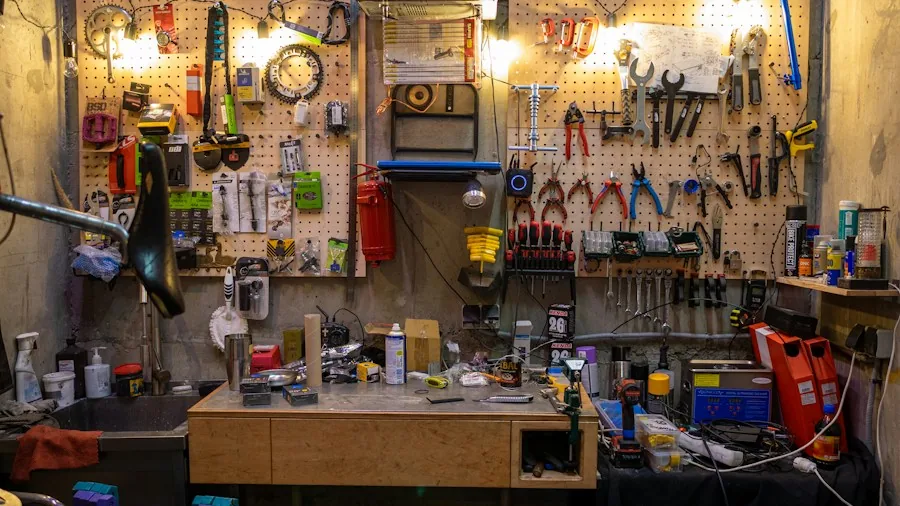Dual Bevel vs Single Bevel Saw: Which One Shoppers Should Actually Buy 3 garage workspace organized tools