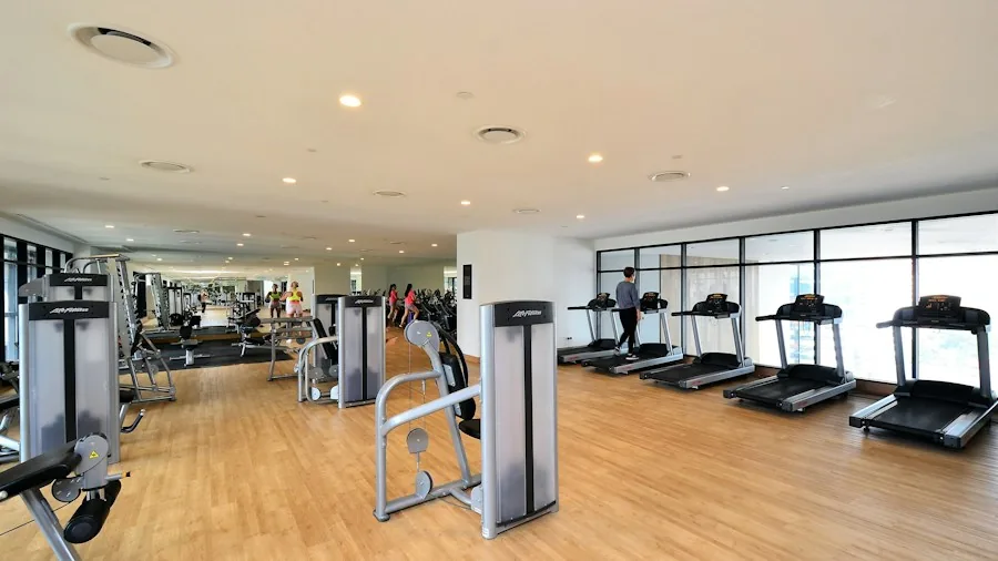 Muscle Building After 50: What Fitness Shoppers Need to Know About Training Adjustments 2 gym machine controlled movement