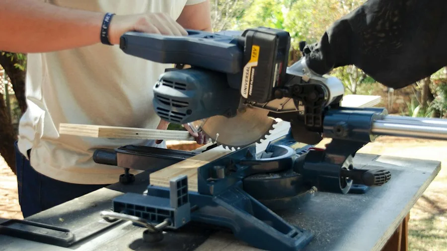Dual Bevel vs Single Bevel Saw: Which One Shoppers Should Actually Buy 2 hands using miter saw angled cut