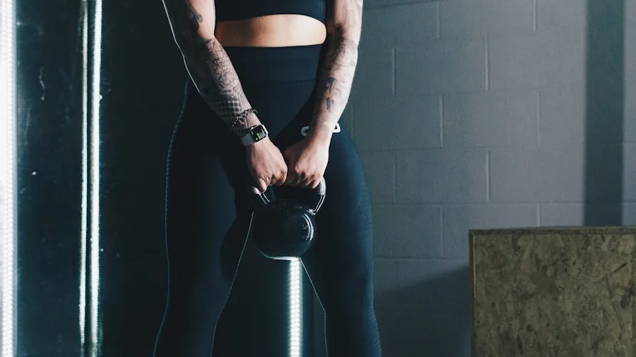 Kettlebell Size Guide for Home Fitness: What Buyers Should Know 3 kettlebell swing explosive movement