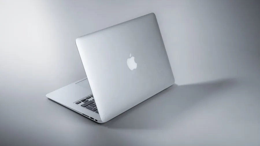 MacBook Pro 2018 Now Obsolete: What Shoppers Need to Know About Repair and Replacement 2 MacBook Pro repair technician