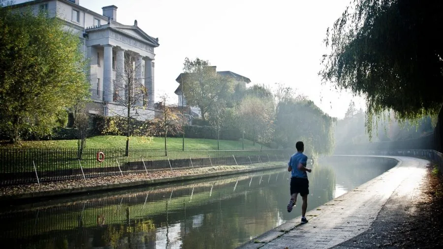 The 12-3-30 Workout Trend Explained: What Shoppers Need to Know 3 man jogging on inclined surface