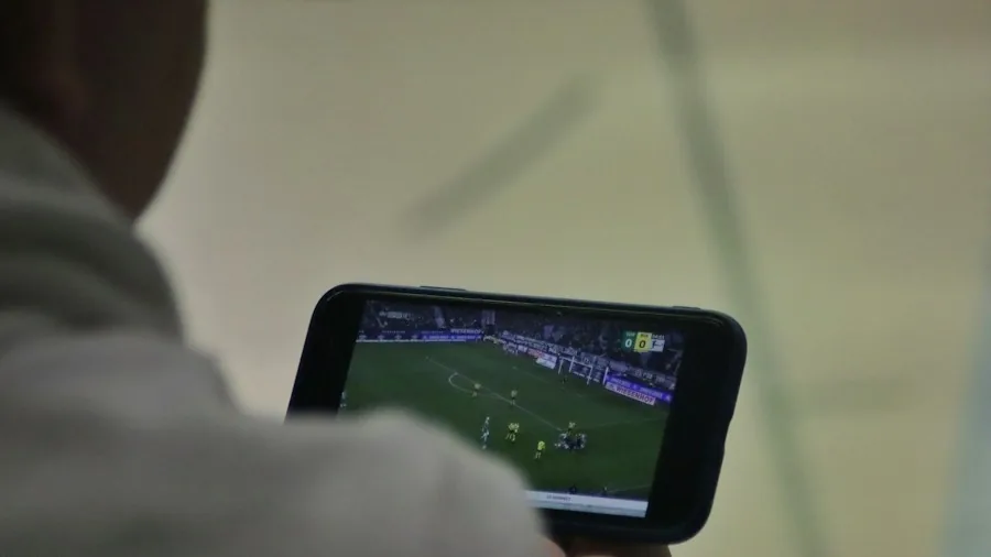 mobile phone streaming sports app