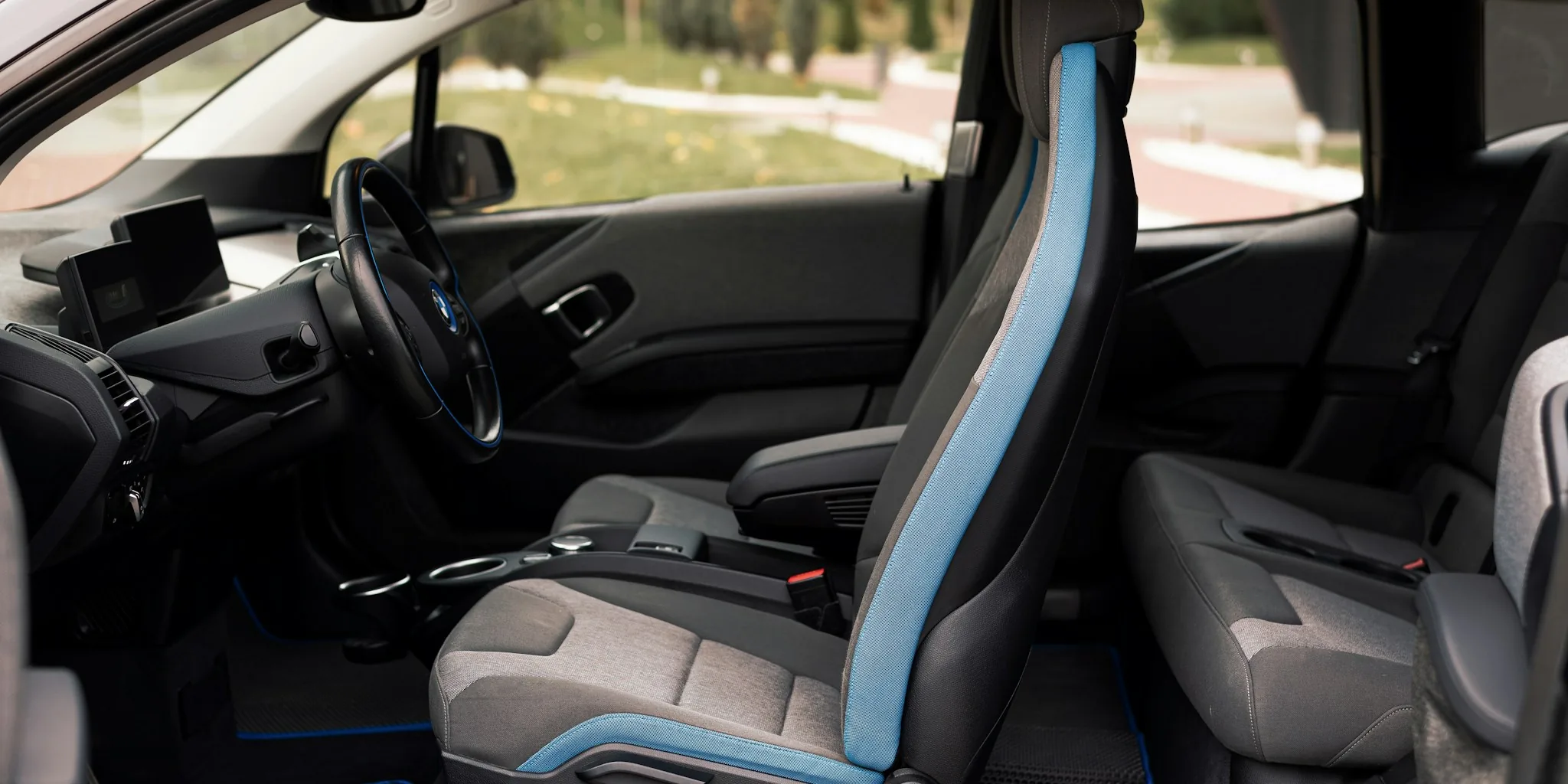 Tesla Model Y L Arrives This Fall: What Buyers Need to Know About the Longer SUV