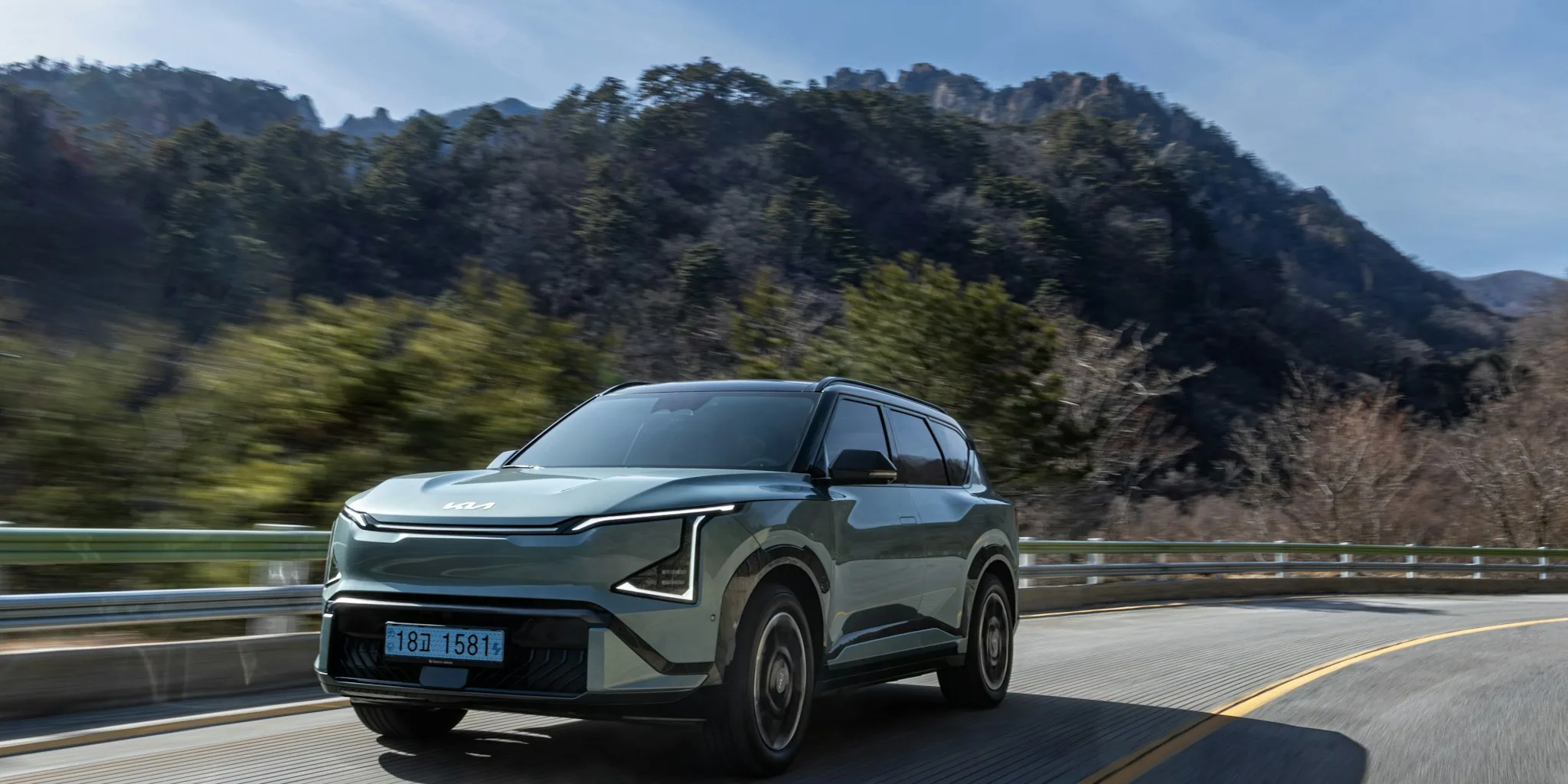 2027 Forester Prices Stable as Hybrid Options Expand