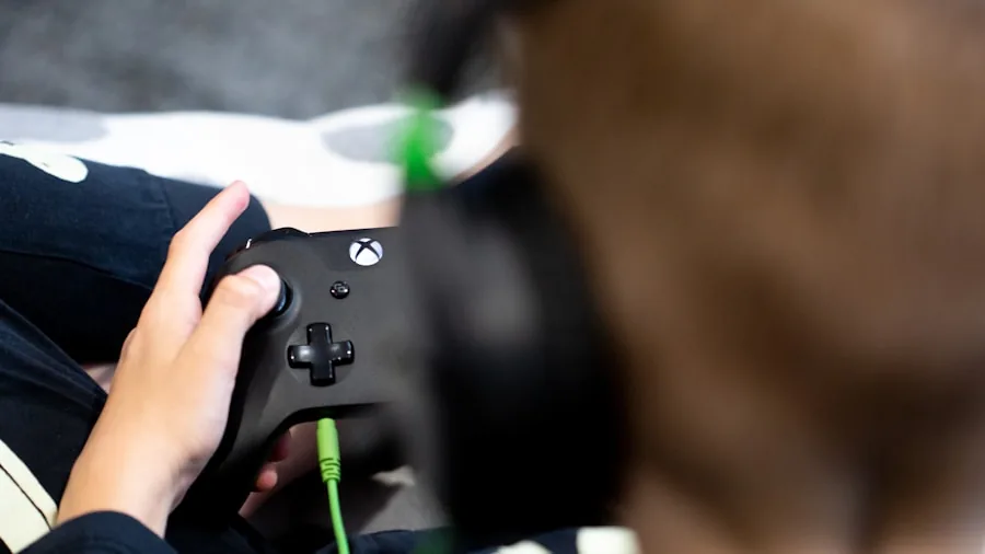 7 Tips to Choose and Use Headphones with Your PS5 Gaming Setup 2 person adjusting headphone settings on controller