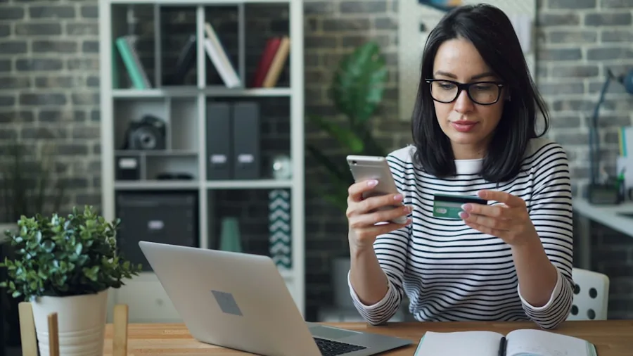 iPhone FaceTime Scam Alert: What Buyers Should Know 2 person checking bank account phone