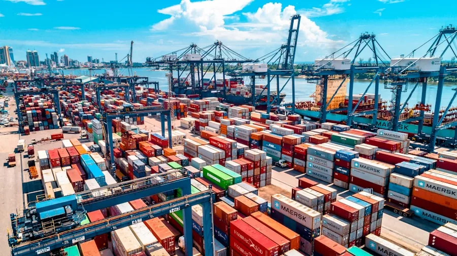 Colombia Earthquake Disrupts Coffee Supply: What Shoppers Need to Know 3 port shipping containers cargo