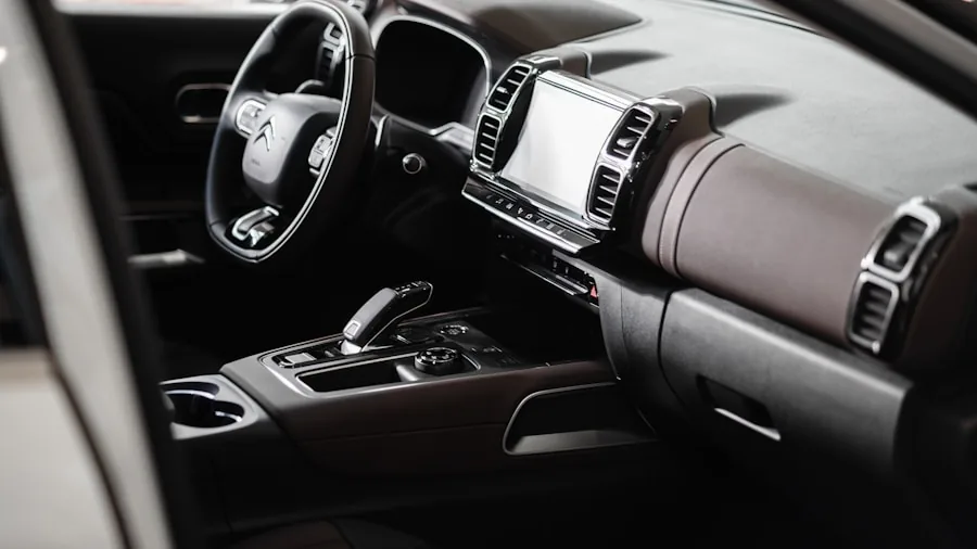 2027 Land Rover Range Rover EV Arrives: What Buyers Should Know 3 premium leather SUV interior dashboard