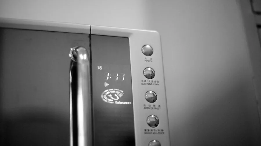 Microwave Power Button Guide: What Buyers Should Know for Better Cooking 2 reheating leftovers in microwave