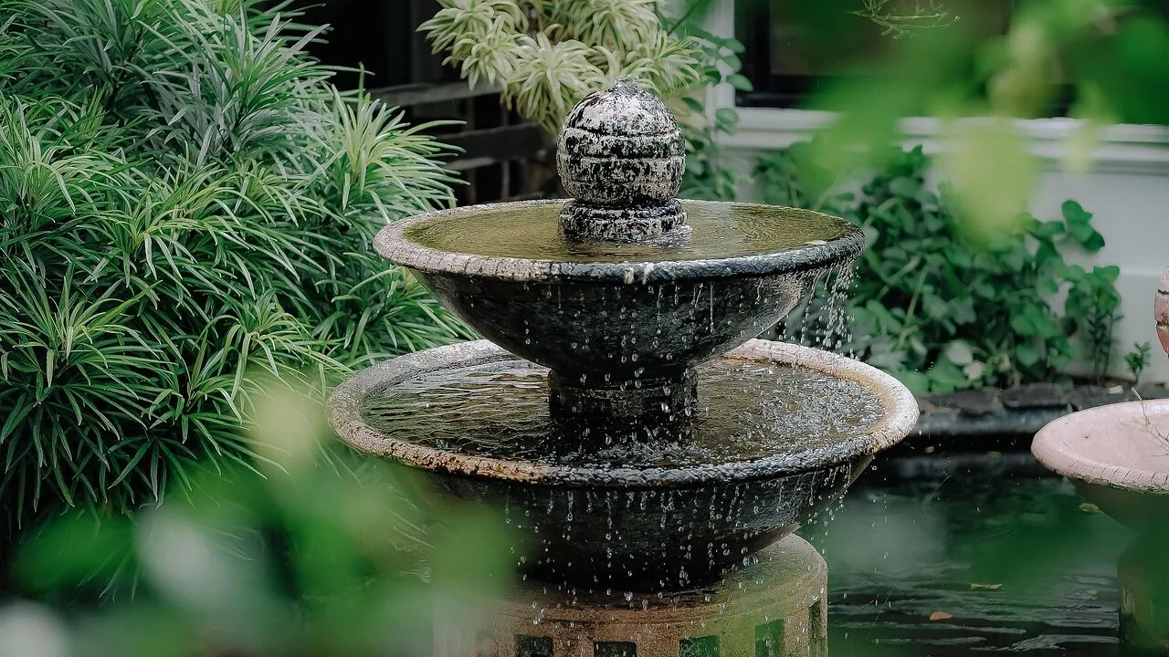 Budget Resin Planters Under 10 Dollars Now at ALDI