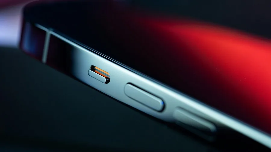 Samsung Advances OLED Technology to 10000 Nits: What Shoppers Need to Know 2 smartphone battery life charging power