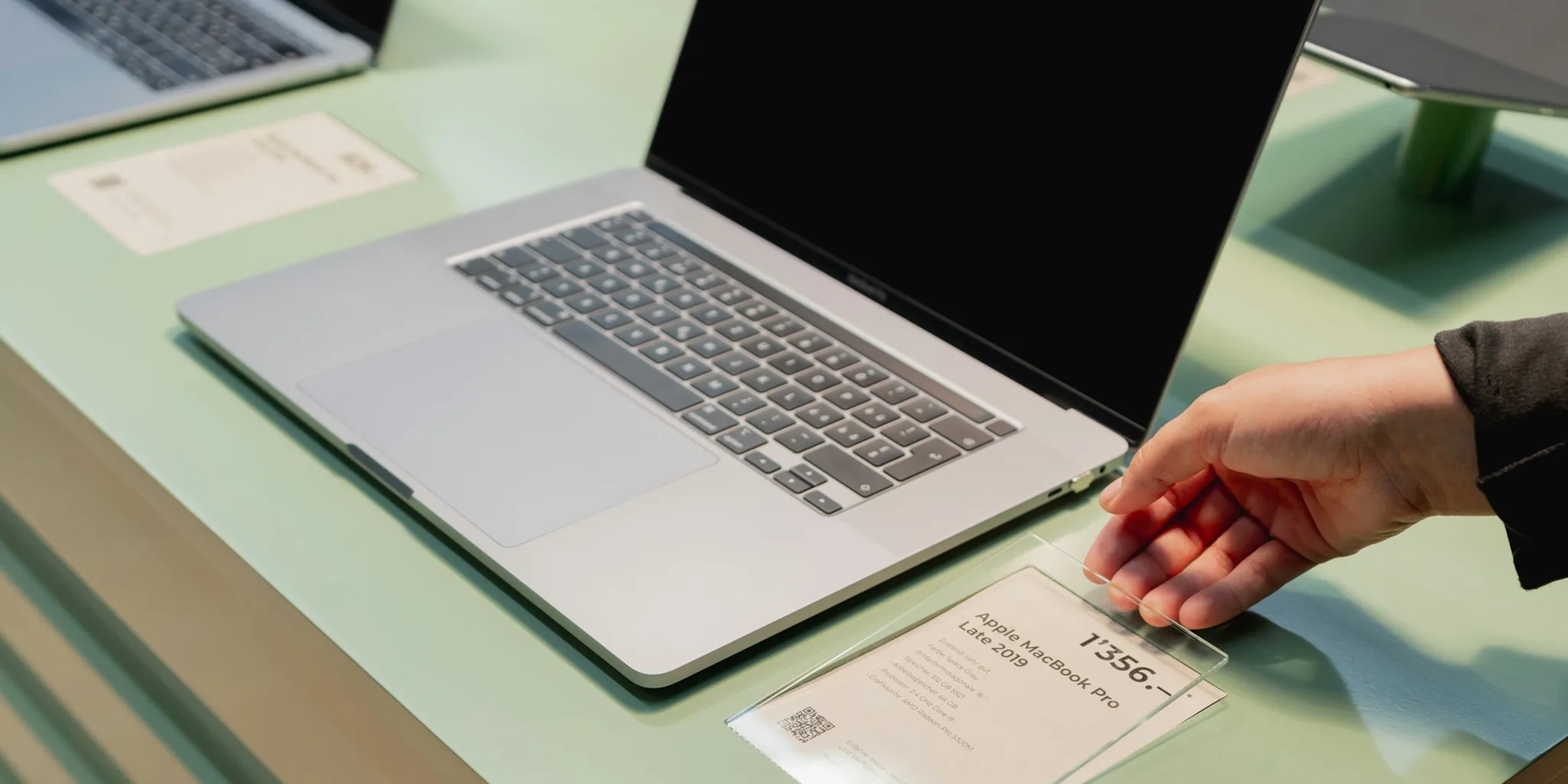 MacBook Air Shipping Delays Hit Buyers This Fall