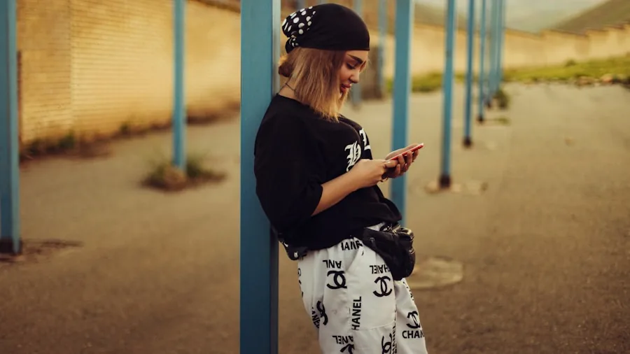 Workout Leggings Buyers Get More Choices in 2026: What Shoppers Should Know 2 woman checking phone in leggings pocket