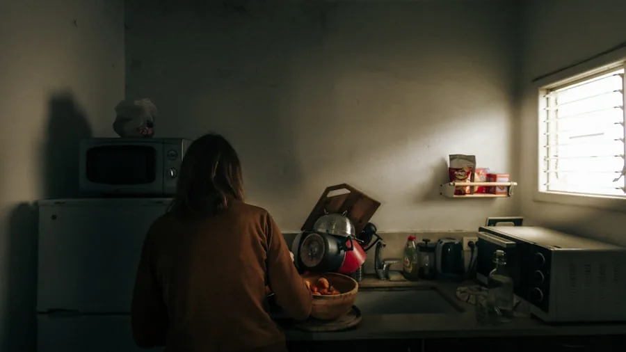 The %product_count% Best Electric Kettles 5 Woman pouring hot water from kettle into mug in bright kitchen during morning routine