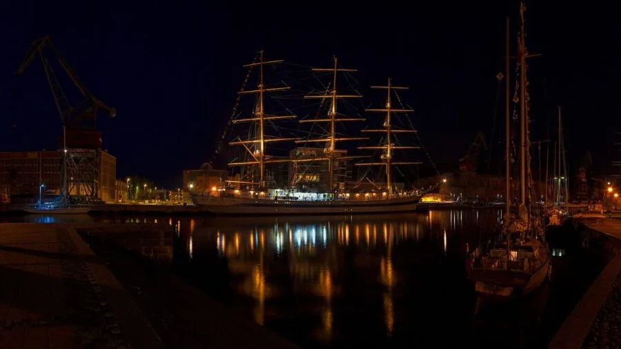 Yemeni port city waterfront history